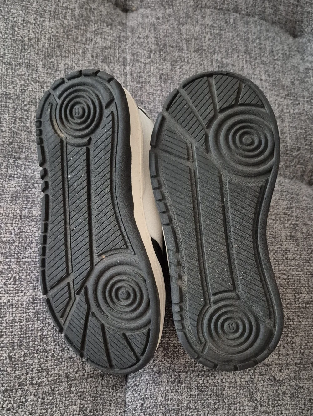 Oshkosh Velcro Girls Shoes Sz.11